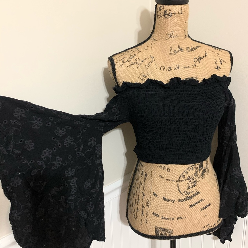 Surf Gypsy NWOT bell sleeve crop